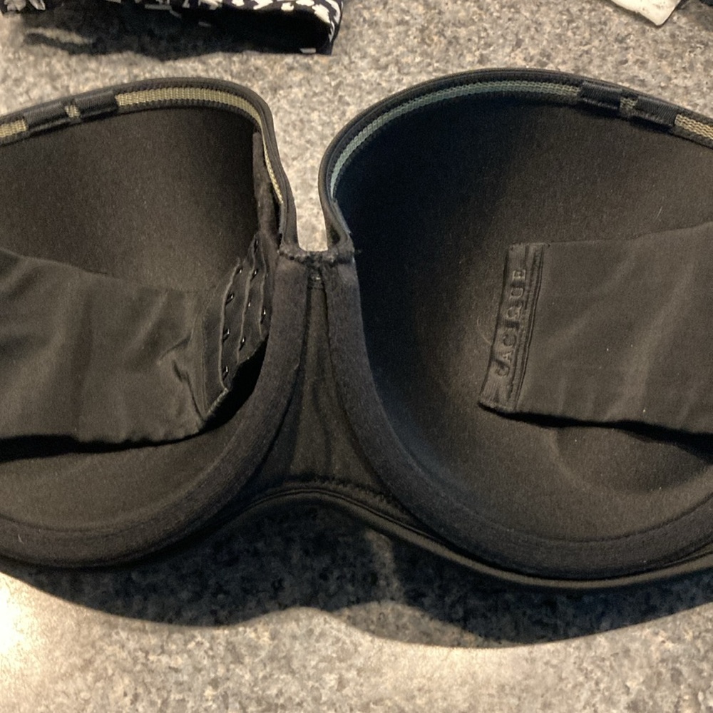 Bras - Picture 5 of 5